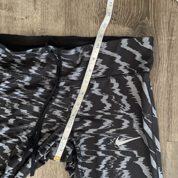 3/$20- EUC Nike dri-fit Capri - Picture 3 of 12